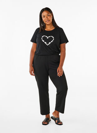 Zizzi FLASH - T-shirt med motiv, Black Flower Heart , Model image number 2