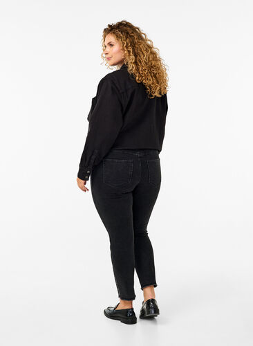 Zizzi Cropped Emily jeans med rå kant forneden, Dark Grey Denim, Model image number 1