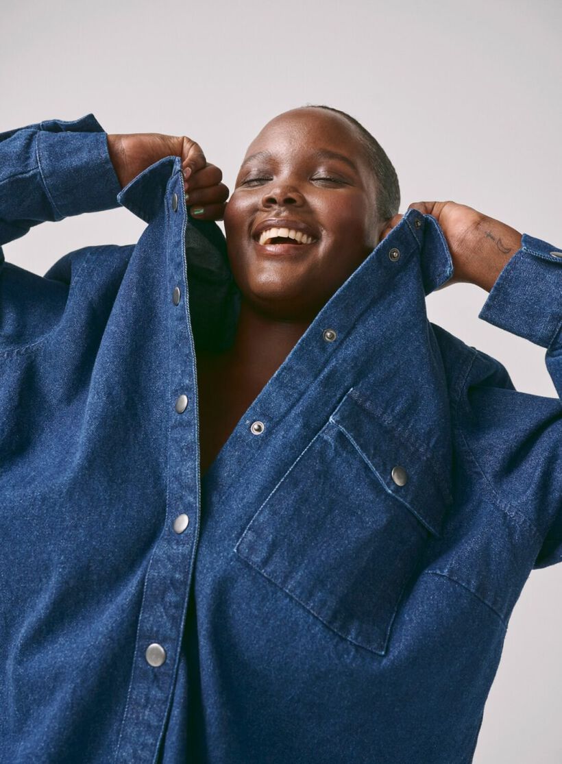 Zizzi Denimjakke med brystlomme, , Model, 2