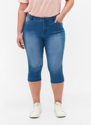 Zizzi Højtaljede Amy capri jeans med super slim fit, Light Blue Denim, Model image number 2