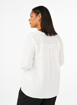 Zizzi Bluse i bomuld med broderi anglaise og 3/4 ærmer, Bright White, Model image number 1