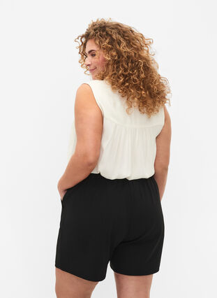 Zizzi Shorts med lommer og løs pasform, Black, Model image number 1