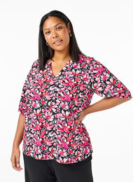 V-hals bluse med blomsterprint, Black Flower AOP, Model