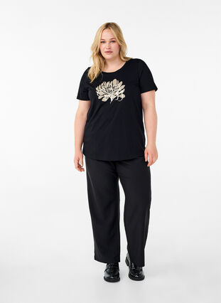 Zizzi T-shirt med motiv, Black w. Flower, Model image number 2