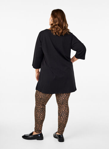 Zizzi Viskose leggings med leo print, DARK LEO AOP, Model image number 1