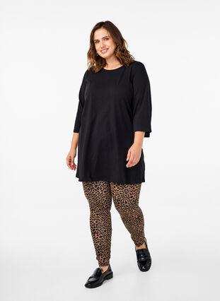 Zizzi Viskose leggings med leo print, DARK LEO AOP, Model image number 2