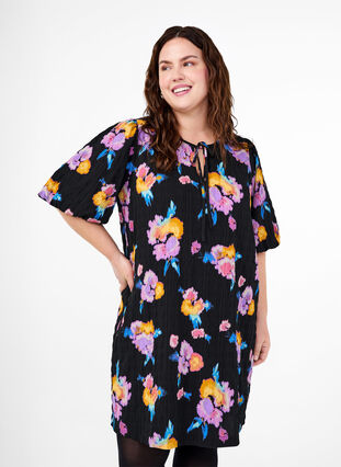 Zizzi Kjole med korte pufærmer og blomsterprint, Black w. flower AOP, Model image number 0