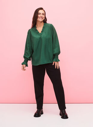 Zizzi Langærmet viskosebluse med flæsedetaljer, Hunter Green, Model image number 2