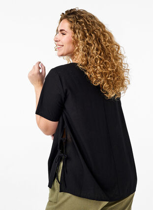 Zizzi Kortærmet bluse i bomuldsmix med hør og snøredetalje, Black, Model image number 1