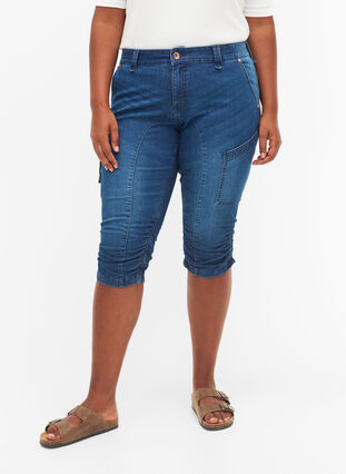 Zizzi Slim fit capri jeans med lommer, Dark blue denim, Model image number 3