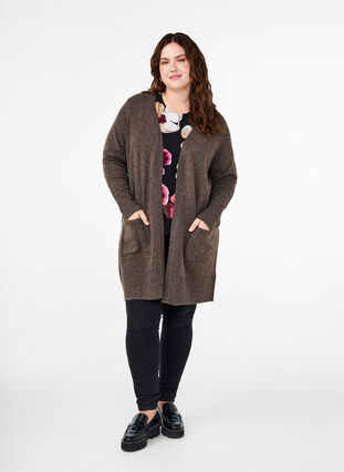 Zizzi Meleret strik cardigan med lommer, Espresso Mel., Model image number 2