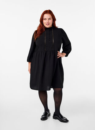 Zizzi Knælang kjole med broderi og 3/4 ærmer, Black, Model image number 3