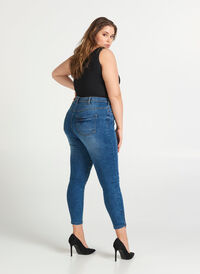 Cropped Amy jeans med lynlås, Blue denim, Model