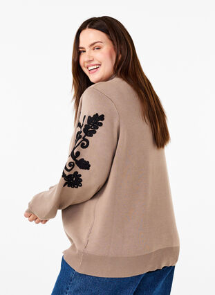 Zizzi Strikbluse med broderi, Desert Taupe Comb, Model image number 1