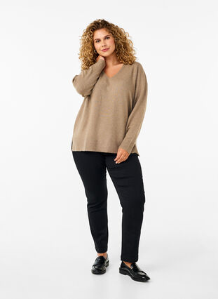 Zizzi Strikbluse med v-hals, Desert Taupe Melange, Model image number 2