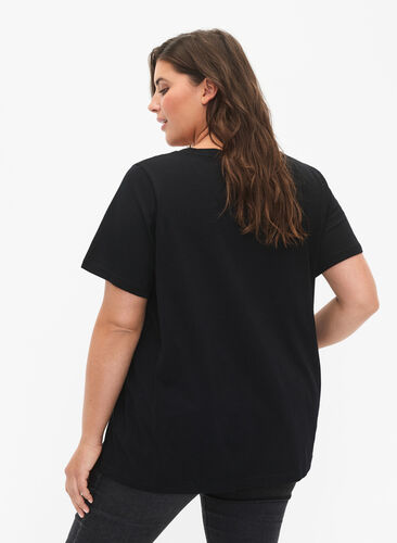 Zizzi Jule t-shirt med pailletter, Black w. Wine, Model image number 1