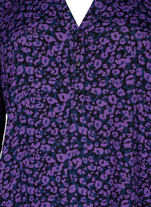 Zizzi Bluse i viskose med 3/4 ærmer, Purple Leo AOP, Packshot image number 2