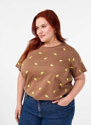 Zizzi T-shirt i økologisk bomuld med hjerter., Coca M. Lemon Emb., Model image number 0