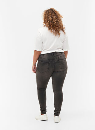 Zizzi Super slim Amy jeans med høj talje, Dark Grey Denim, Model image number 1