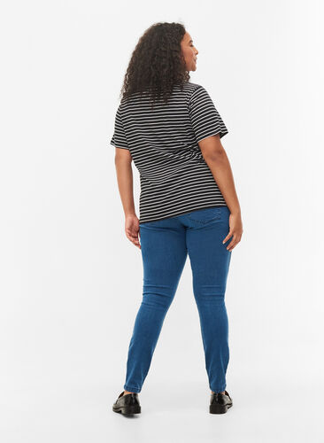 Zizzi Højtaljede super slim Amy jeans, Mid Blue, Model image number 1