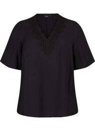 Viskosebluse med v-hals og broderidetalje, Black