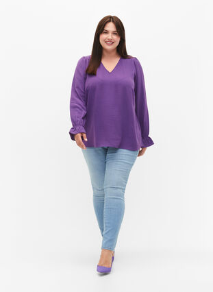 Zizzi V-hals bluse med lange ærmer, Pansy, Model image number 3