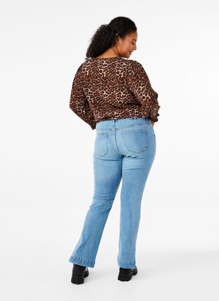 Zizzi Bootcut jeans med slids, Blue Denim, Model image number 1