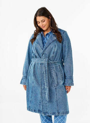 Zizzi Denim trenchcoat med bælte, Blue Denim, Model image number 3