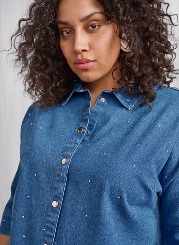 Zizzi Denimskjorte med rhinsten og 3/4 ærmer, Bl. Denim Rhinestone, Image image number 0