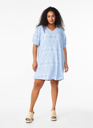 Zizzi Kort kjole med v-hals og hulmønster, Cashmere Blue, Model image number 2