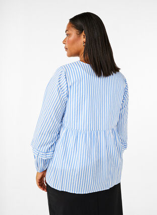 Zizzi Stribet bluse med åben front og broderidetaljer, C. Blue White Stripe, Model image number 1