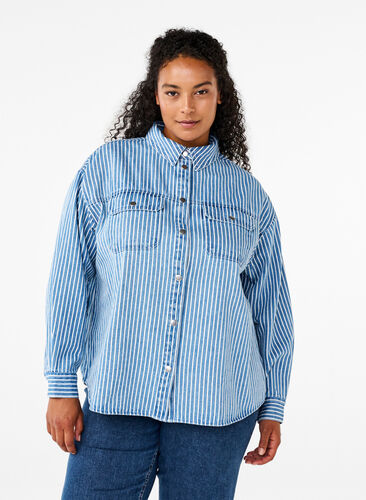 Zizzi Ensfarvet denimskjorte med brystlommer, Light B.Denim Stripe, Model image number 0