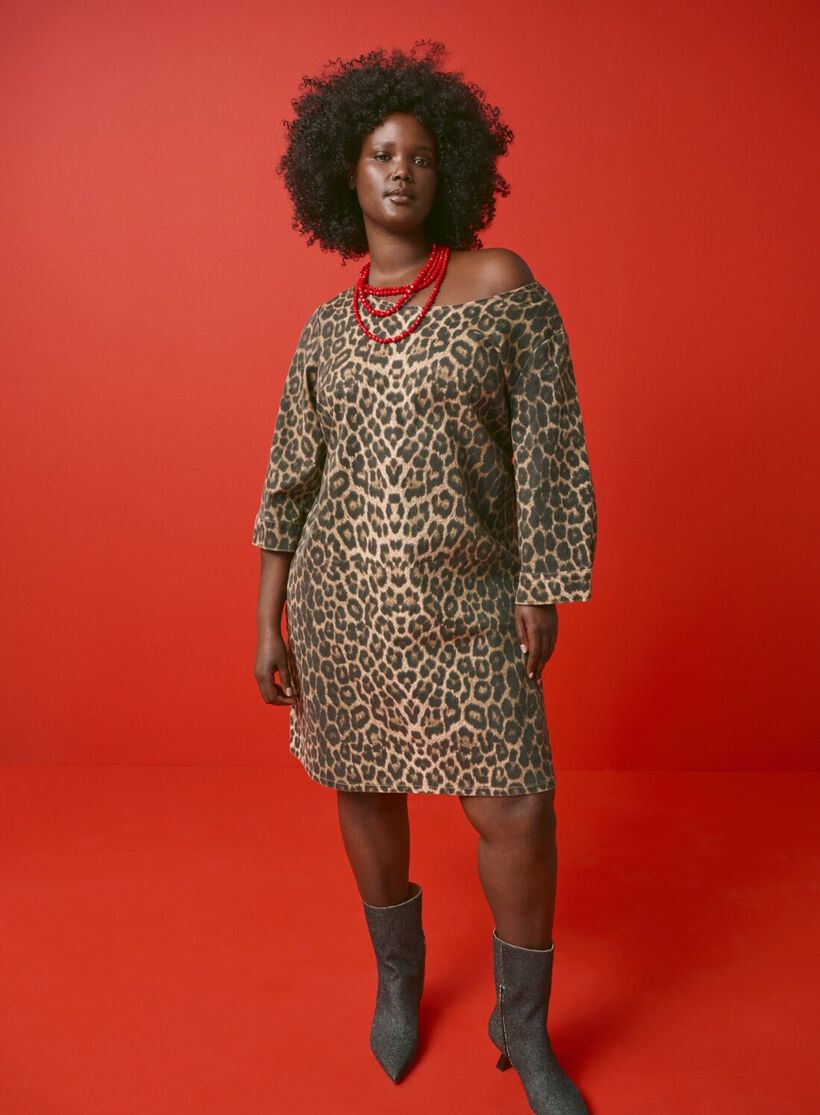 Zizzi Denimkjole med leopardprint, , Model, 1