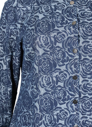 Zizzi Denimskjorte med rosemønster, Denim Rose AOP, Packshot image number 2